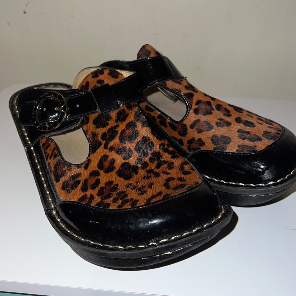 Alegria Shoes. Cheetah Print Fur Patent Leather Mary Janes, Size 37 (7)